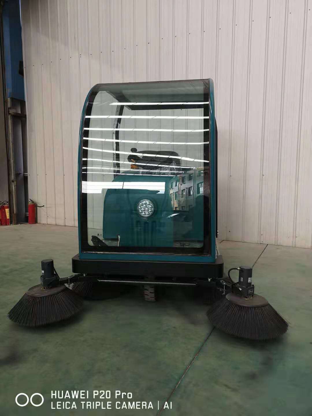 洁士AM1700TM半封闭驾驶式豆奶成人短视频/半封闭驾驶式扫地车/半封闭驾驶式清扫车/半封闭驾驶式清扫机/半封闭驾驶式扫路机/半封闭驾驶式扫路车