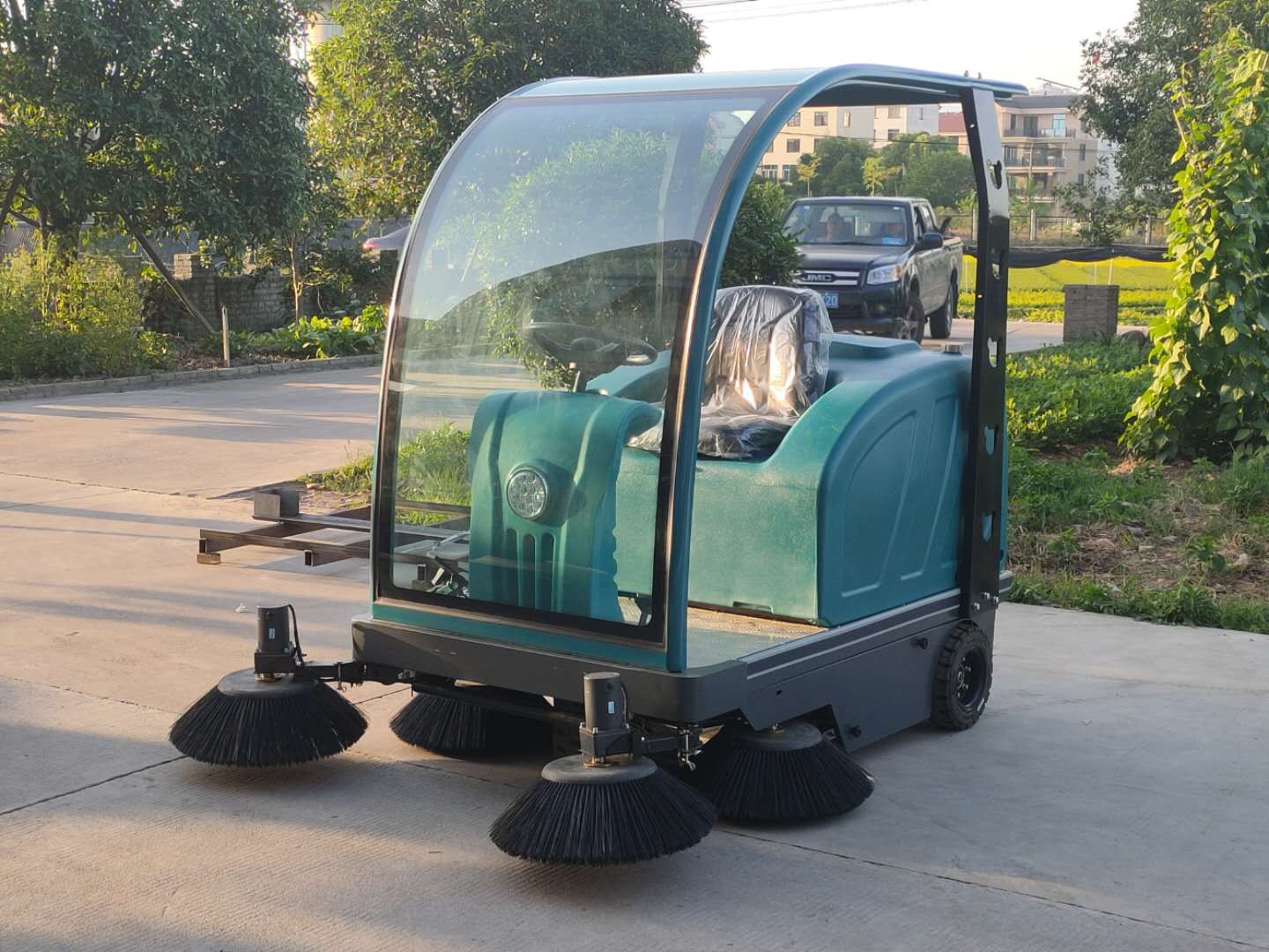 洁士AM1700TM半封闭驾驶式豆奶成人短视频/半封闭驾驶式扫地车/半封闭驾驶式清扫车/半封闭驾驶式清扫机/半封闭驾驶式扫路机/半封闭驾驶式扫路车