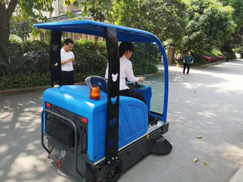 洁士AM1700TM半封闭驾驶式豆奶成人短视频/半封闭驾驶式扫地车/半封闭驾驶式清扫车/半封闭驾驶式清扫机/半封闭驾驶式扫路机/半封闭驾驶式扫路车