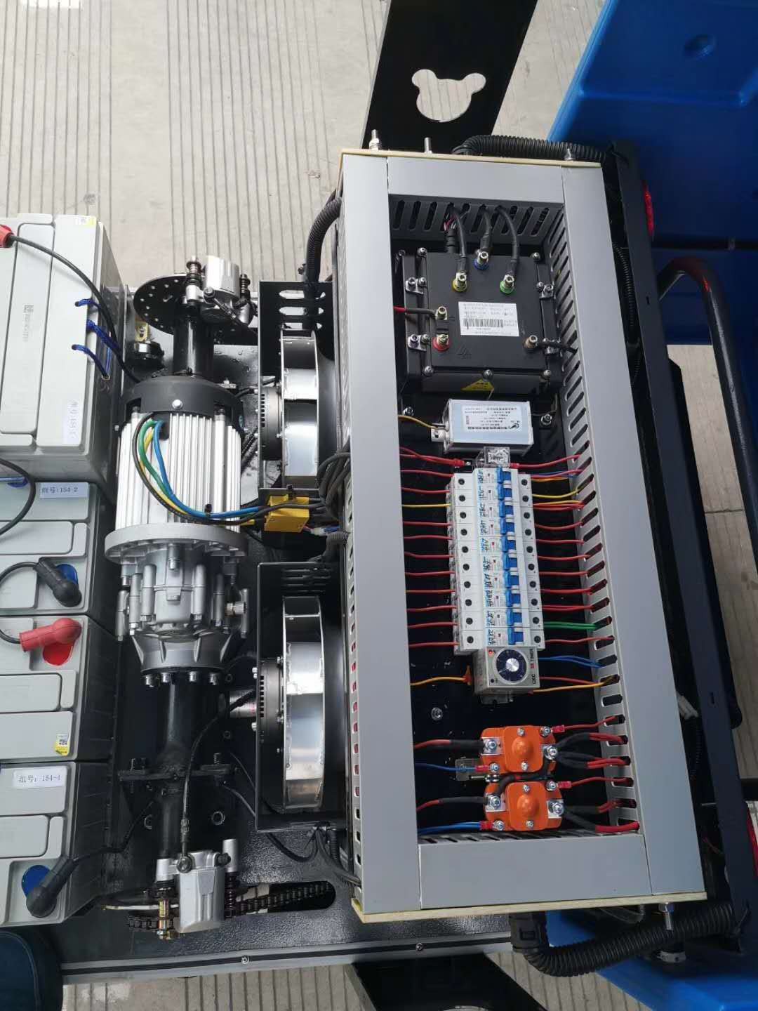 洁士AM1700TM半封闭驾驶式豆奶成人短视频/半封闭驾驶式扫地车/半封闭驾驶式清扫车/半封闭驾驶式清扫机/半封闭驾驶式扫路机/半封闭驾驶式扫路车