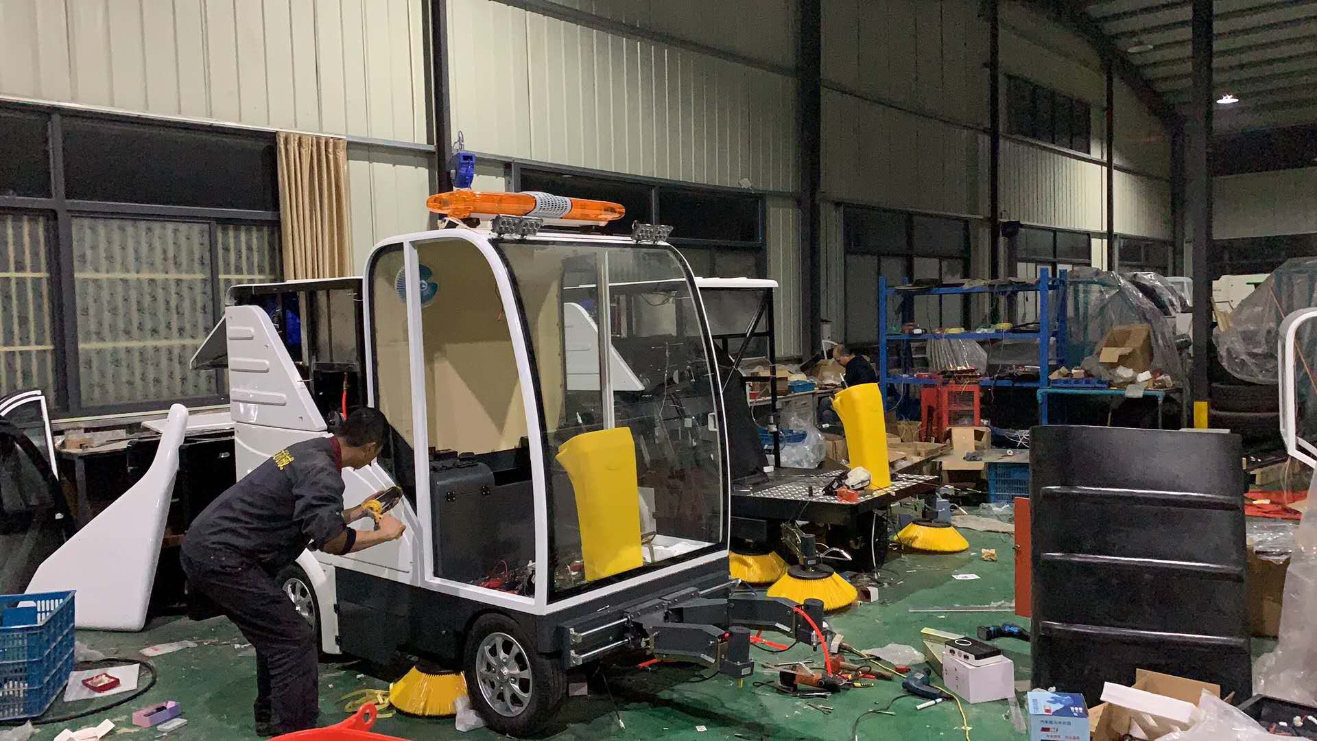 洁士AM2500TM电动四轮全封闭驾驶式扫地车/四轮全封闭驾驶式豆奶成人短视频/四轮全封闭驾驶式清扫车/四轮全封闭驾驶式清扫机/四轮全封闭驾驶式扫路机/四轮全封闭驾驶式扫路车