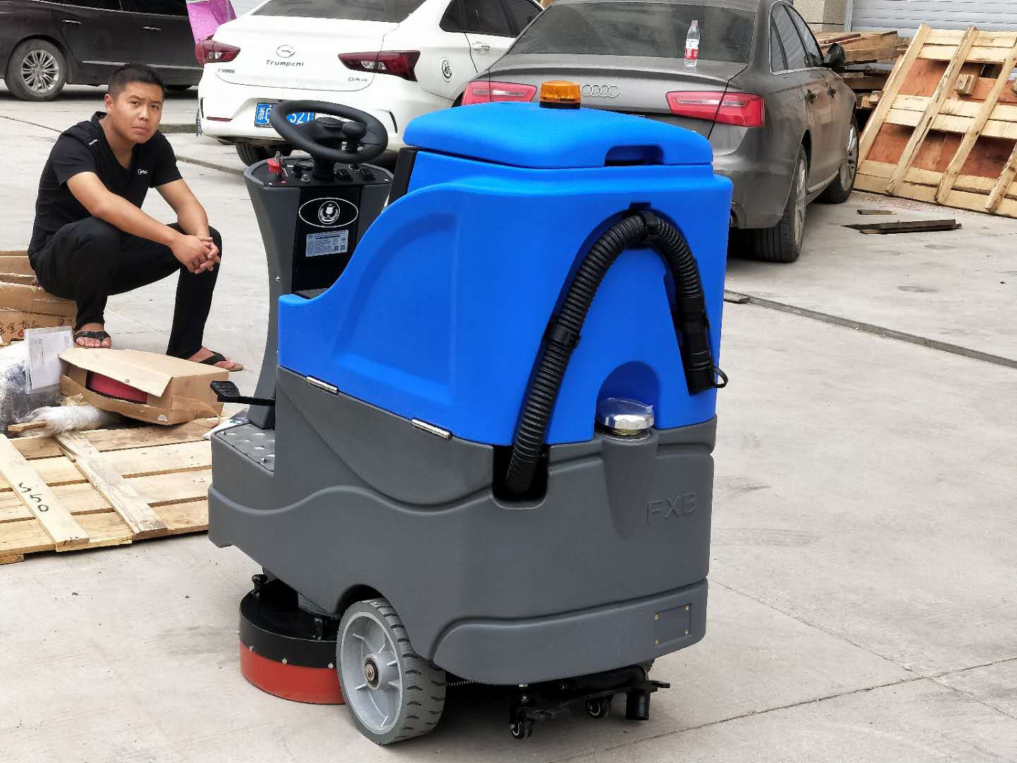 洁士M5B电动双刷驾驶式豆奶短视频APP最新版下载/电动双刷驾驶式洗地吸干机